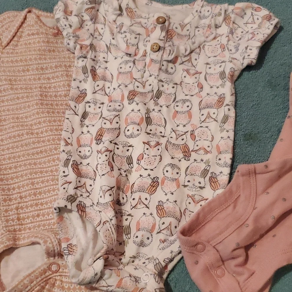 4 Carter's Onesies size 0-3 months
